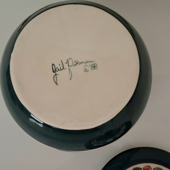Gail Pittman Juniper 7" Bean Pot/Small Covered Casserole with Lid Signed 1988 - Picture 9 of 12
